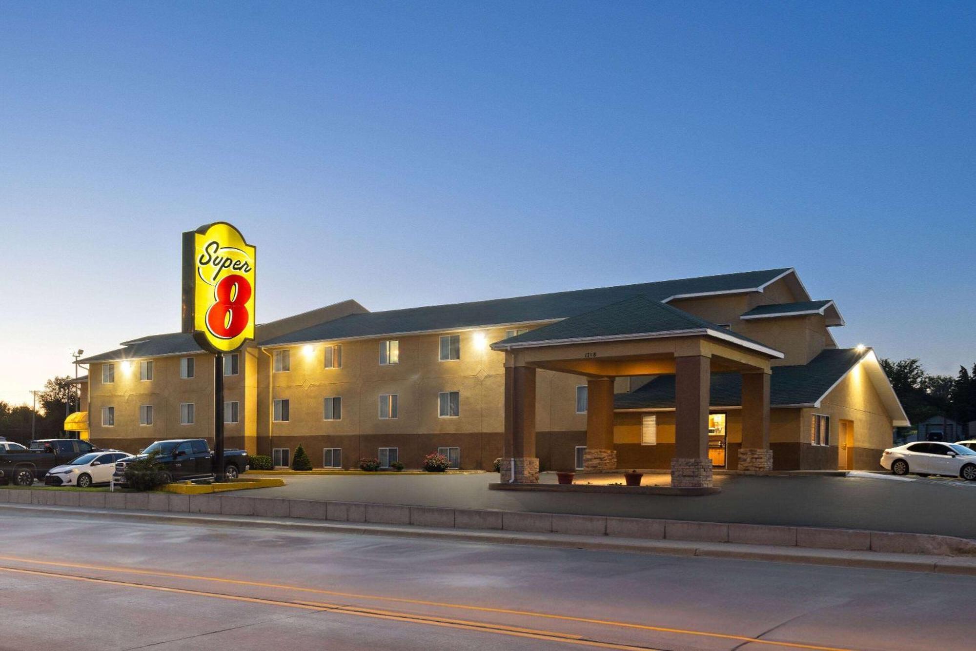 Super 8 By Wyndham Dodge City Eksteriør bilde